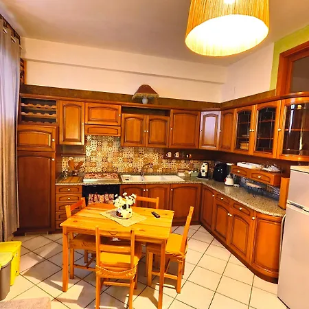 Regina Elena Nocleg ze śniadaniem 3*